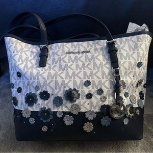 Michael Kors Jet Set Flower Tote